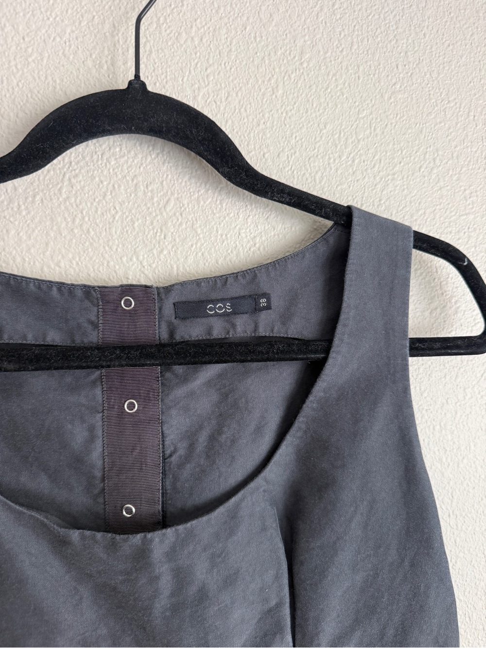 COS Sz M Charcoal Gray Sleeveless Cotton Silk Corset Blouse Top Button Back 38 - Picture 3 of 7